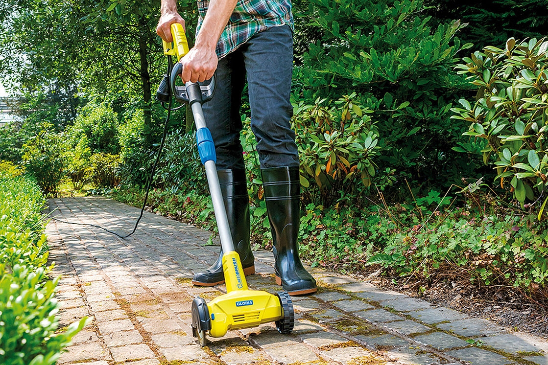 GLORIA WeedBrush bei der Anwendung